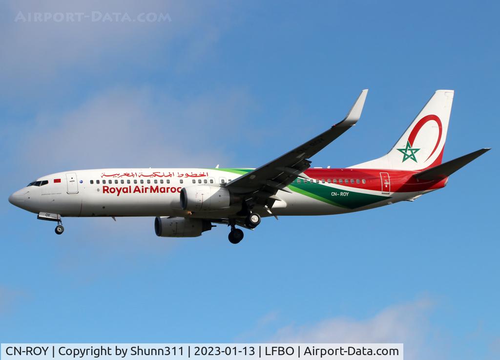 CN-ROY, 2010 Boeing 737-8B6 C/N 33070, Landing rwy 32L in new c/s