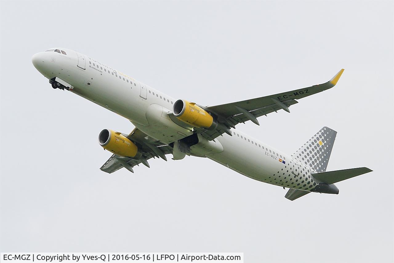 EC-MGZ, 2015 Airbus A321-231 C/N 6660, Airbus A321-231, Climbing from rwy 24, Paris-Orly airport (LFPO-ORY)