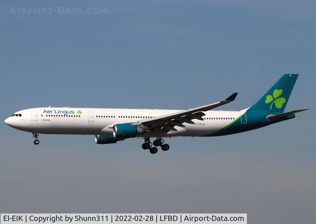 EI-EIK, 2006 Airbus A330-302 C/N 789, Landing rwy 23 in new c/s