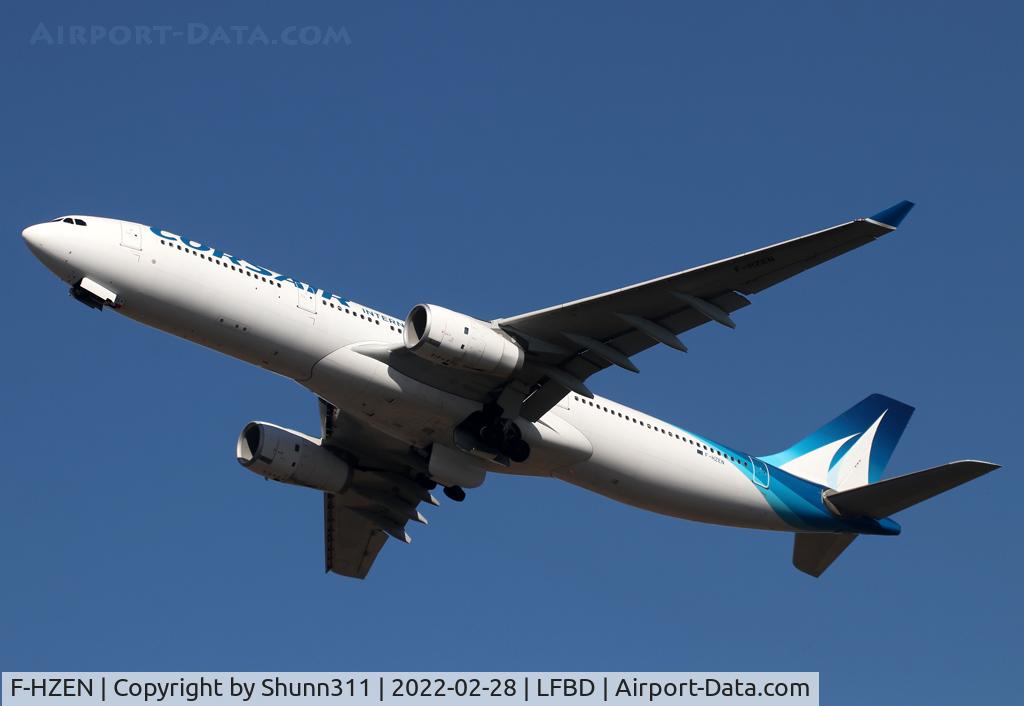 F-HZEN, 2012 Airbus A330-343X C/N 1376, Climbing after take off from rwy 23