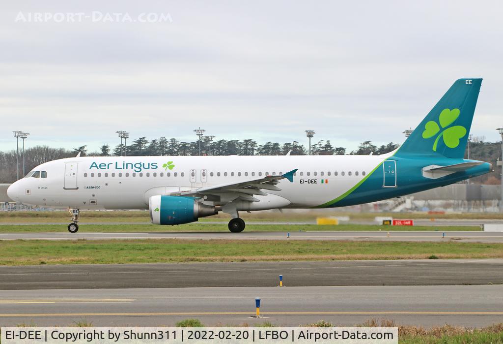 EI-DEE, 2004 Airbus A320-214 C/N 2250, Lining up rwy 14L in new c/s