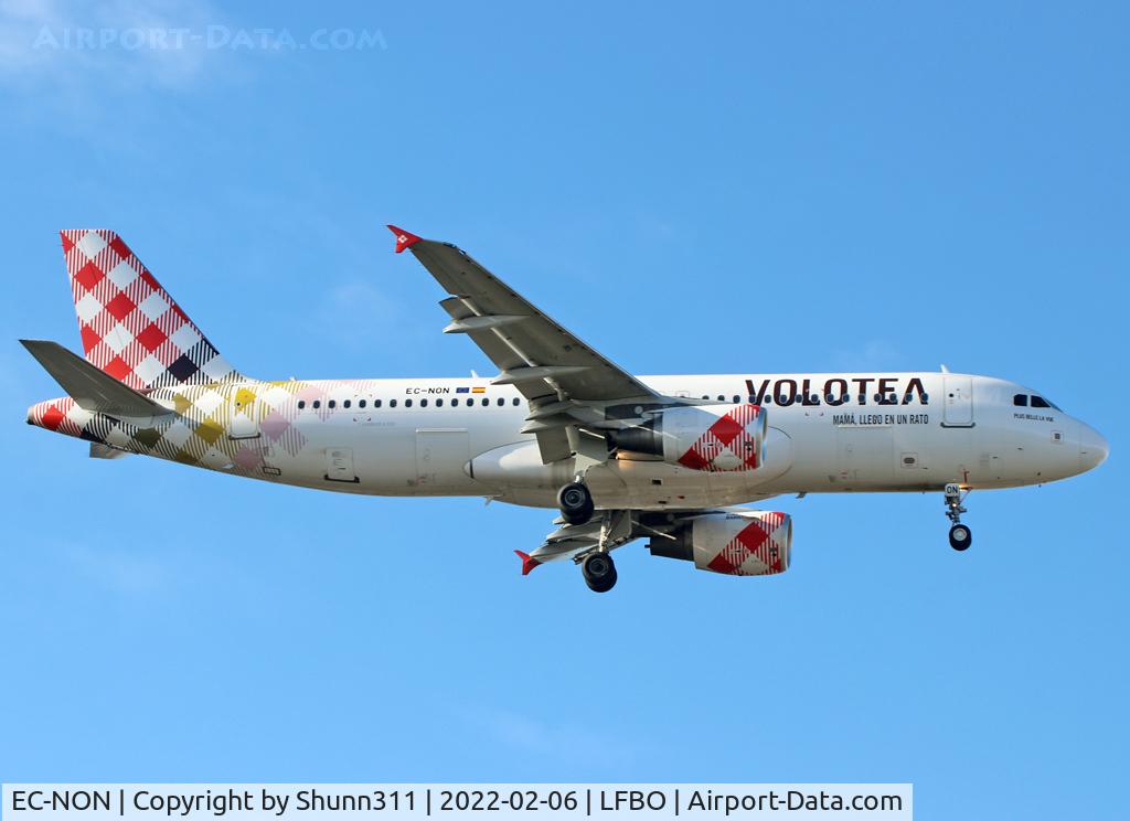 EC-NON, 2008 Airbus A320-216 C/N 3576, Landing rwy 32L