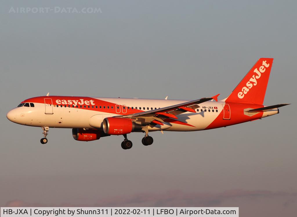 HB-JXA, 2012 Airbus A320-214 C/N 5138, Landing rwy 32R in new c/s...