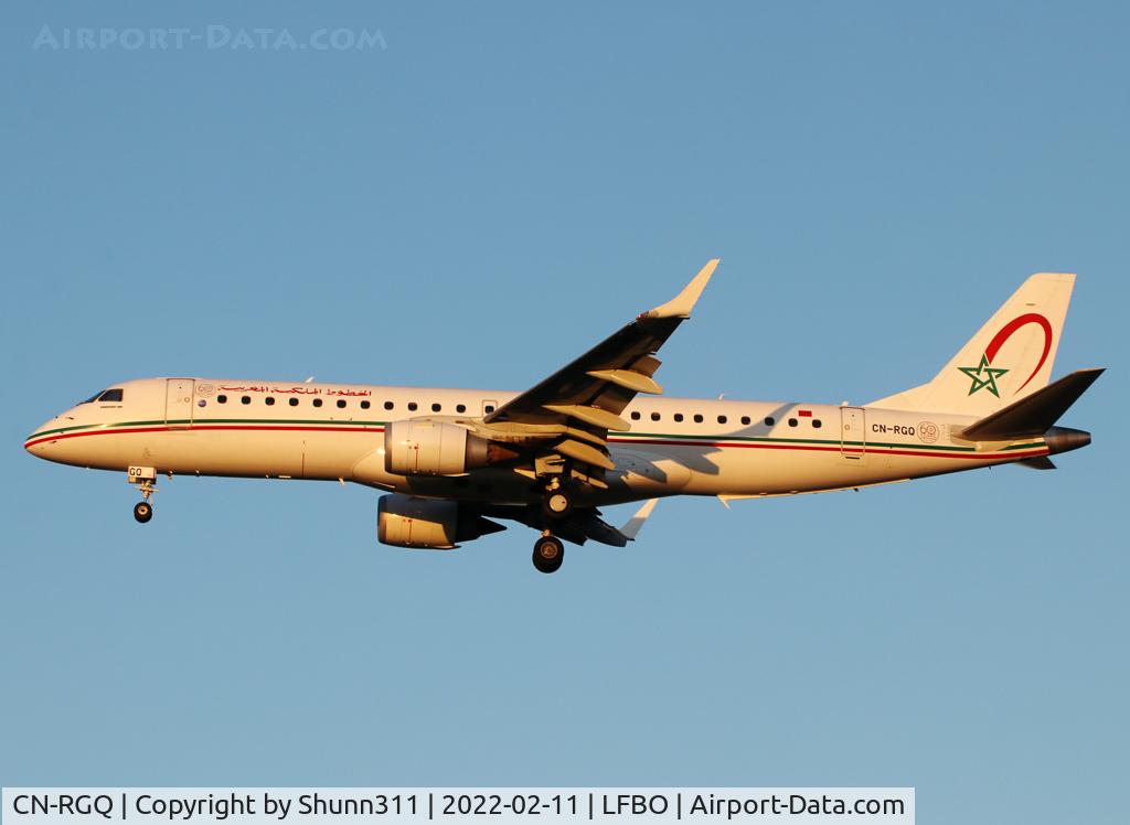 CN-RGQ, 2014 Embraer 190AR (ERJ-190-100IGW) C/N 19000682, Landing rwy 32L still in old c/s but with additional anniversary patch on rear fuselage...