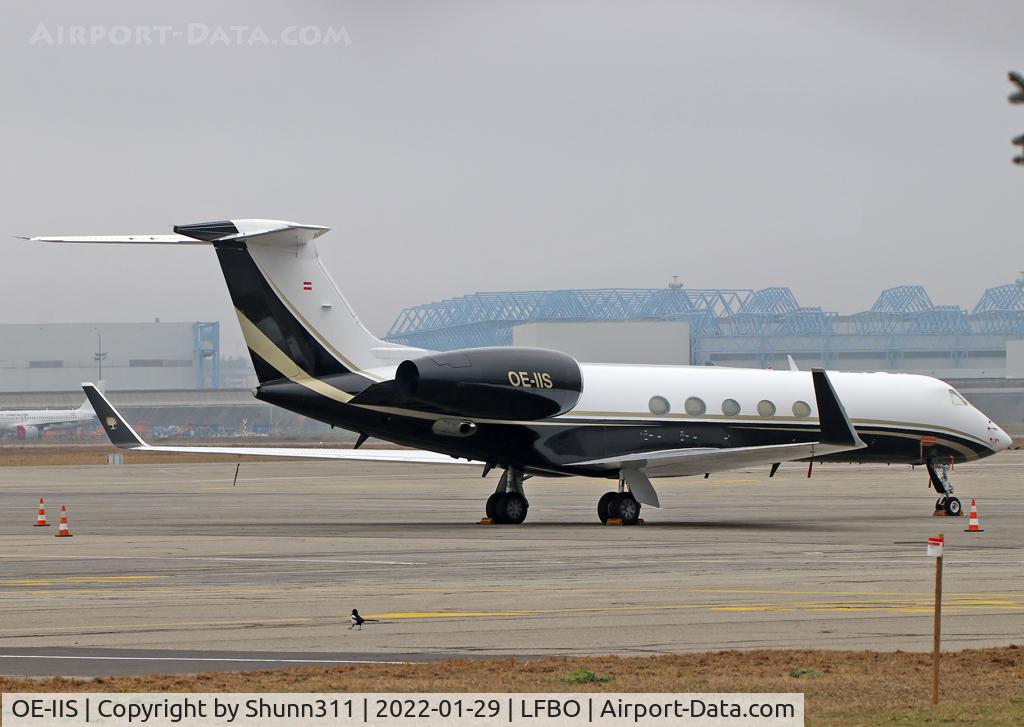 OE-IIS, 1999 Gulfstream Aerospace GV C/N 572, Parked at the General Aviation area...