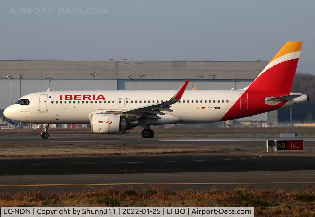 EC-NDN, 2019 Airbus A320-251N C/N 8939, Lining up rwy 14L for departure...