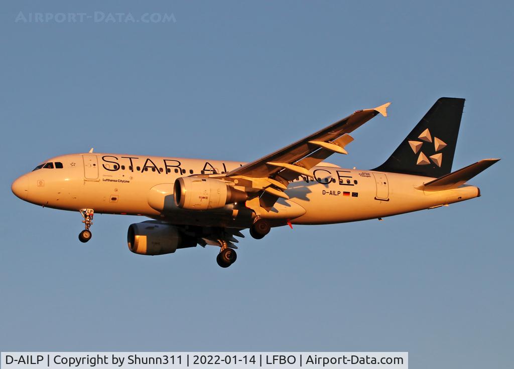D-AILP, 1997 Airbus A319-114 C/N 717, Landing rwy 32L in Star Alliance c/s