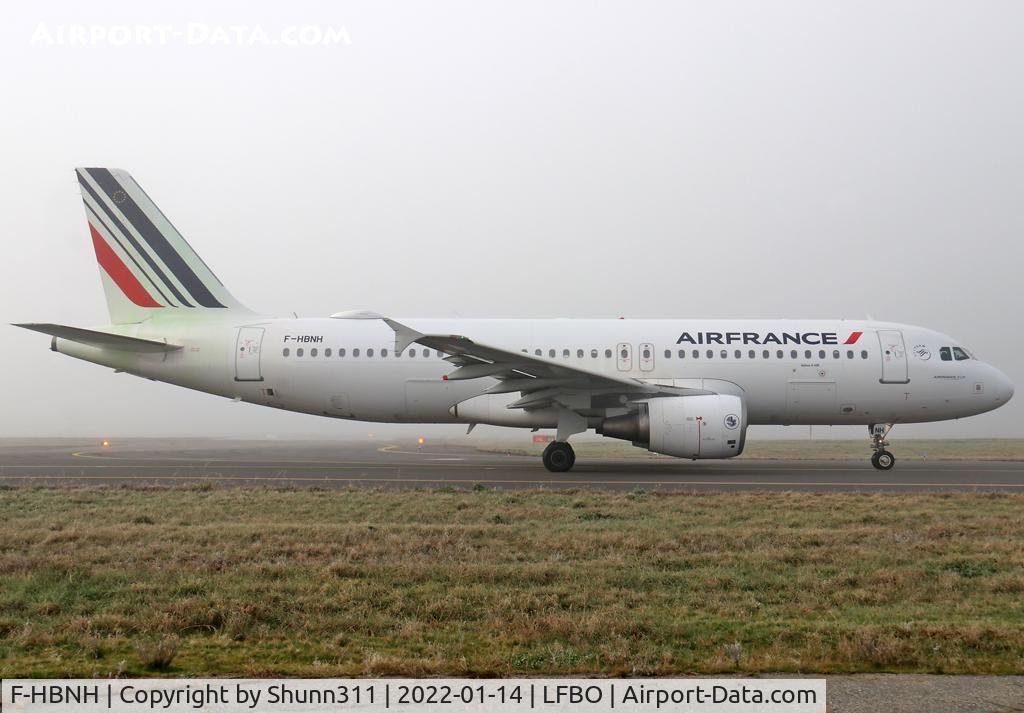 F-HBNH, 2011 Airbus A320-214 C/N 4800, Taxiing holding point rwy 14R for departure... New c/s
