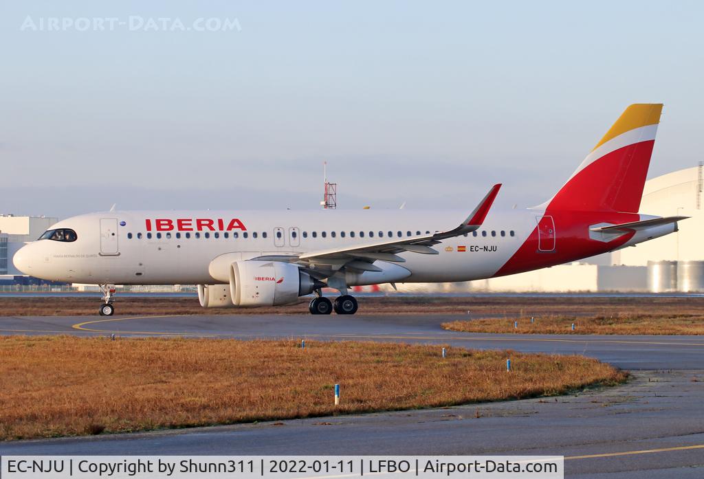 EC-NJU, 2020 Airbus A320-251N C/N 10065, Taxiing holding point rwy 32R for departure in new c/s...