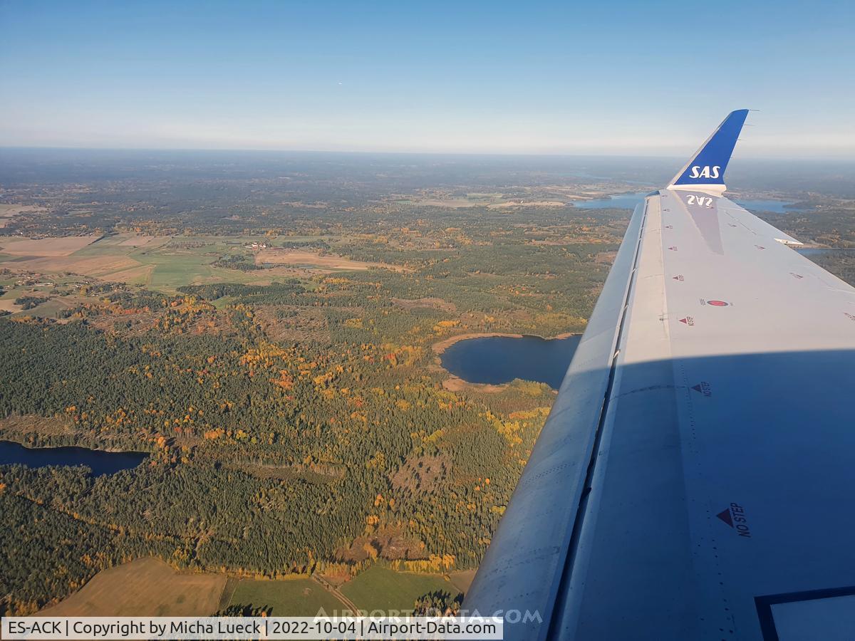 ES-ACK, 2009 Bombardier CRJ-900 (CL-600-2D24) C/N 15211, Autumn in Sweden (UME-ARN)