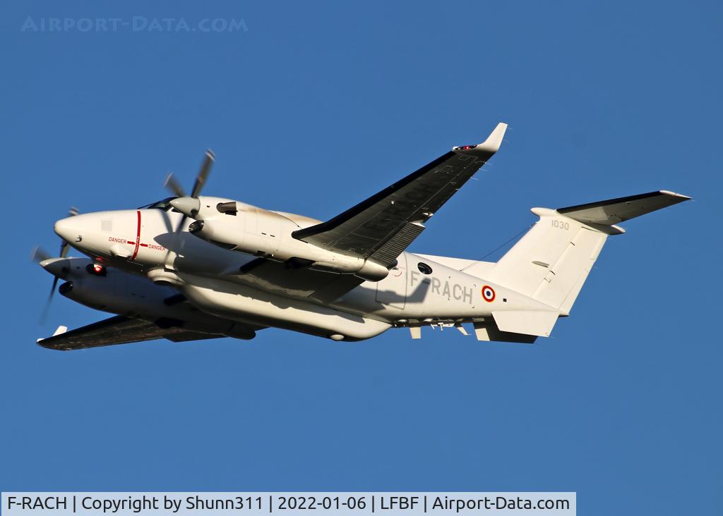 F-RACH, 2016 Beechcraft 350ER/ALSR C/N FL-1030, Climbig after take off...