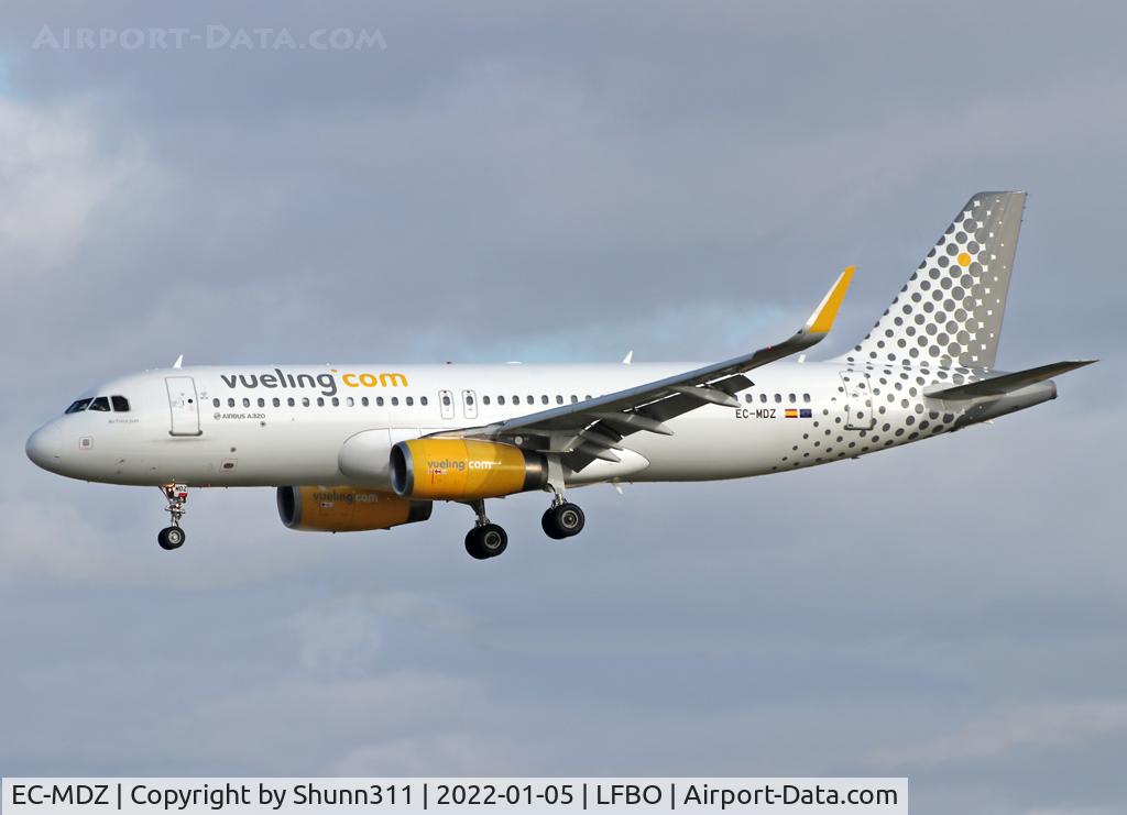 EC-MDZ, 2014 Airbus A320-232 C/N 6377, Landing rwy 32R