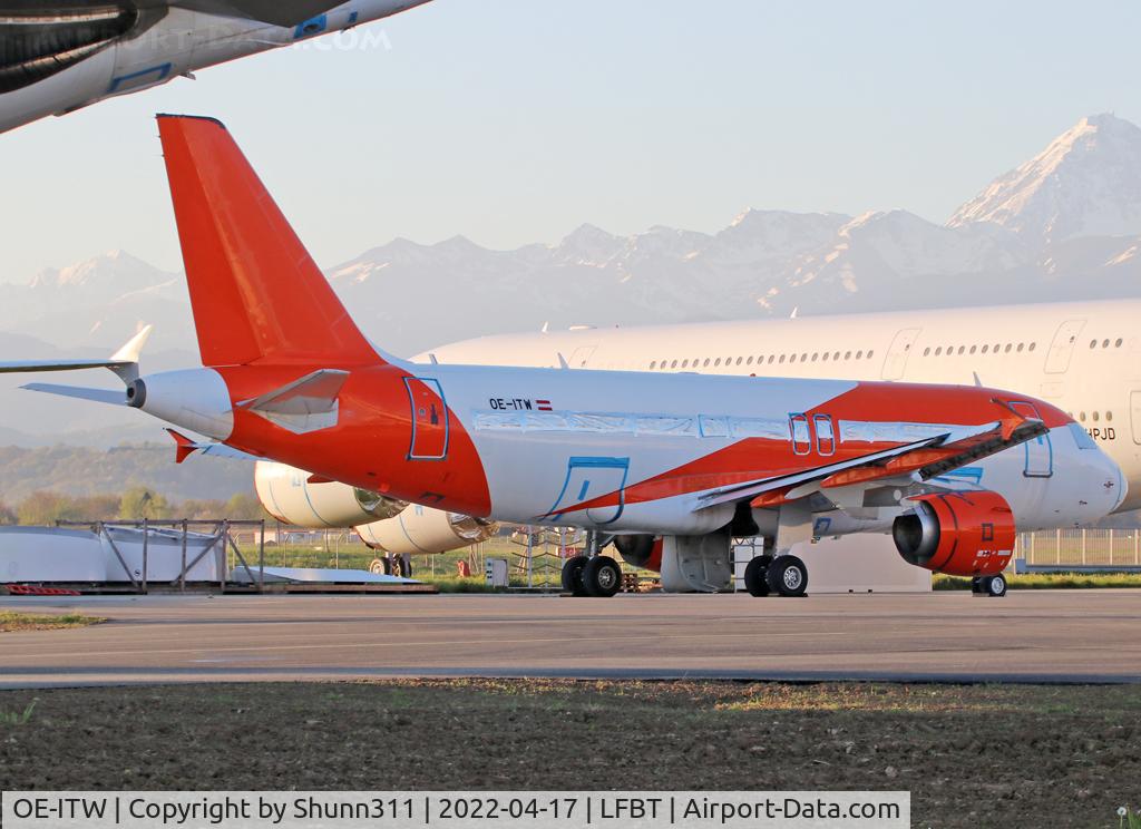 OE-ITW, 2004 Airbus A319-111 C/N 2353, Stored... basic Easyjet new c/s without titles... minus engines