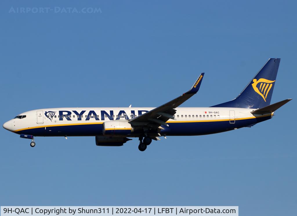 9H-QAC, 2017 Boeing 737-8AS C/N 44789, Landing rwy 20