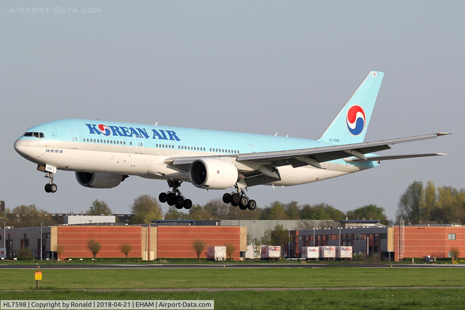 HL7598, 1988 Boeing 777-2B5/ER C/N 27949, at spl