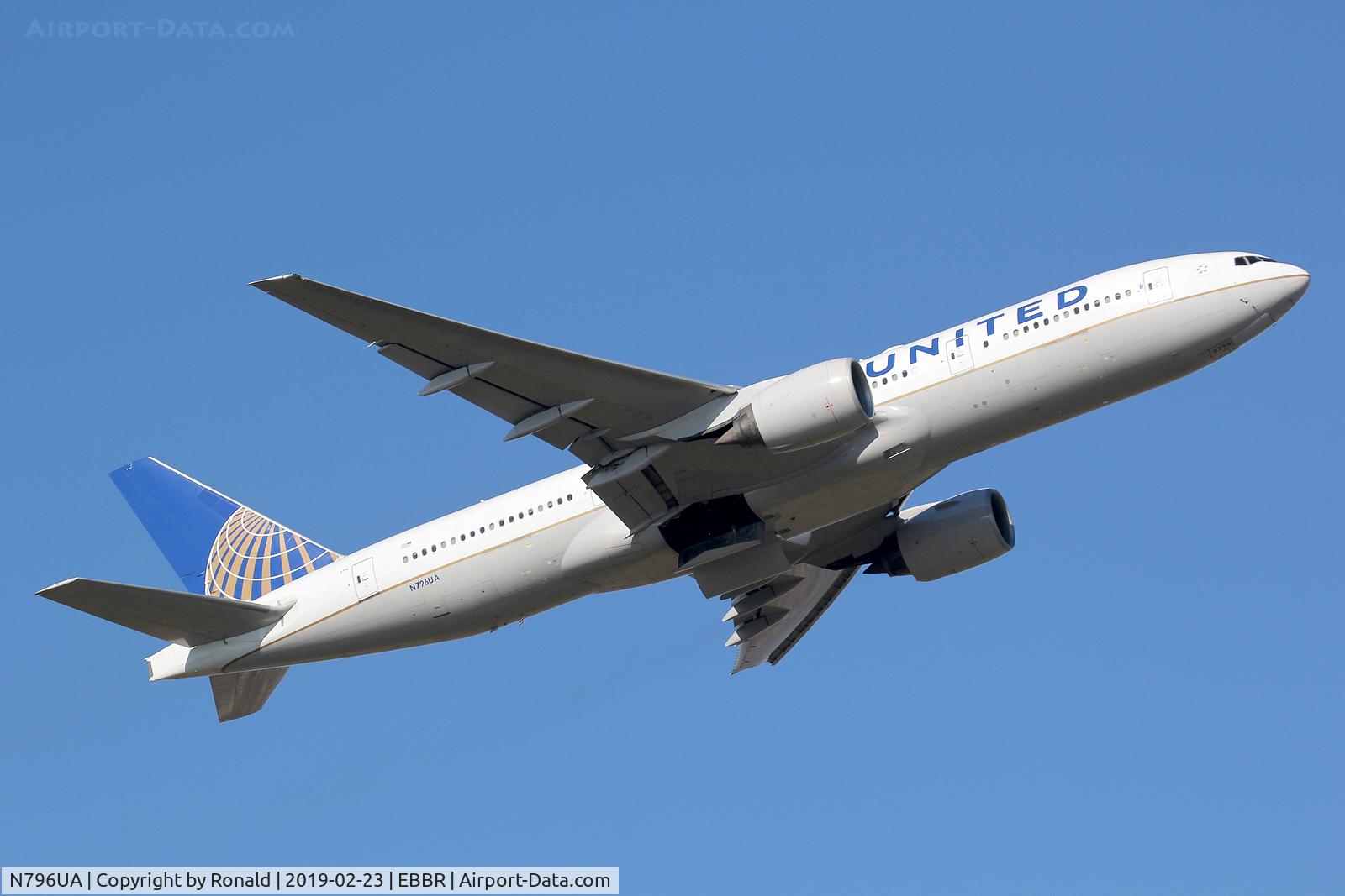 N796UA, 1998 Boeing 777-222 C/N 26931, at bru