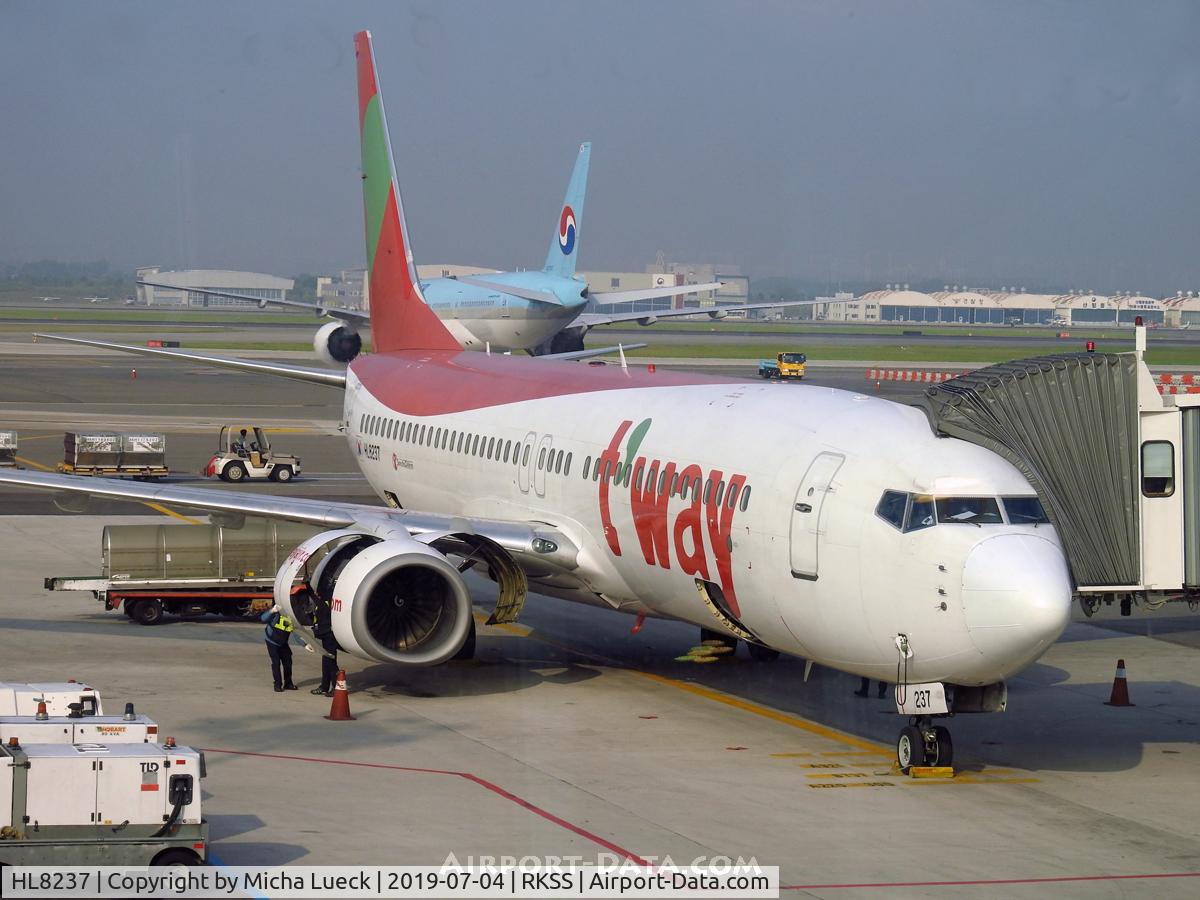 HL8237, 2003 Boeing 737-8Q8 C/N 30654, At Gimpo