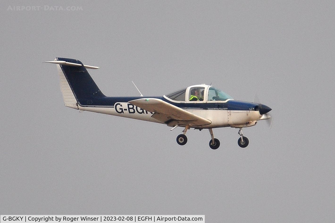 G-BGKY, 1978 Piper PA-38-112 Tomahawk Tomahawk C/N 38-78A0737, Tomahawk operated by Cambrian Flying Club finals Runway 22.