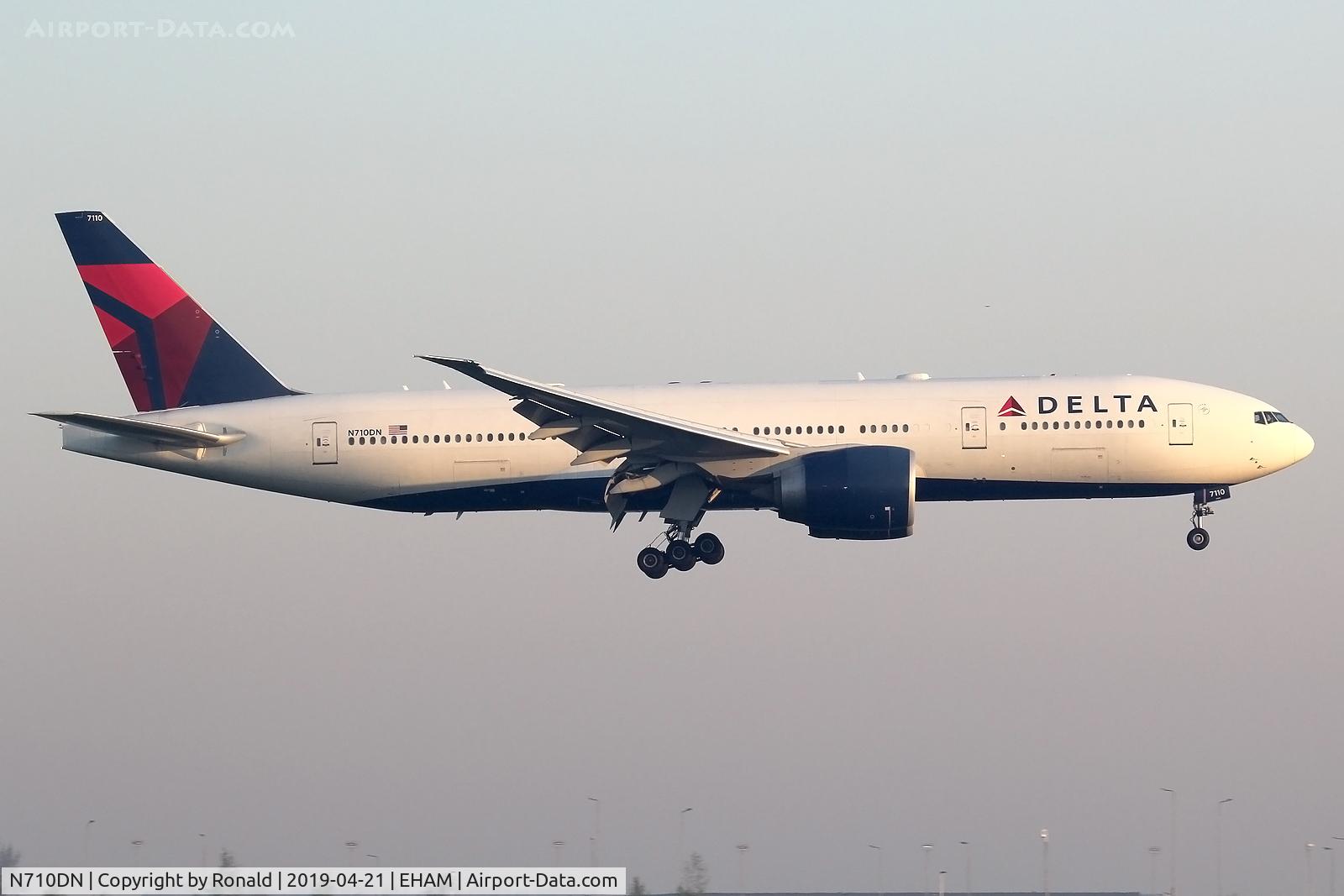 N710DN, 2010 Boeing 777-232/LR C/N 40560, at spl