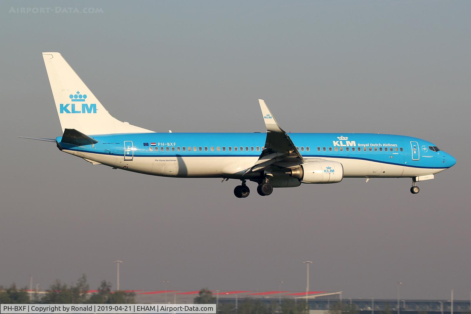 PH-BXF, 2000 Boeing 737-8K2 C/N 29596, at spl