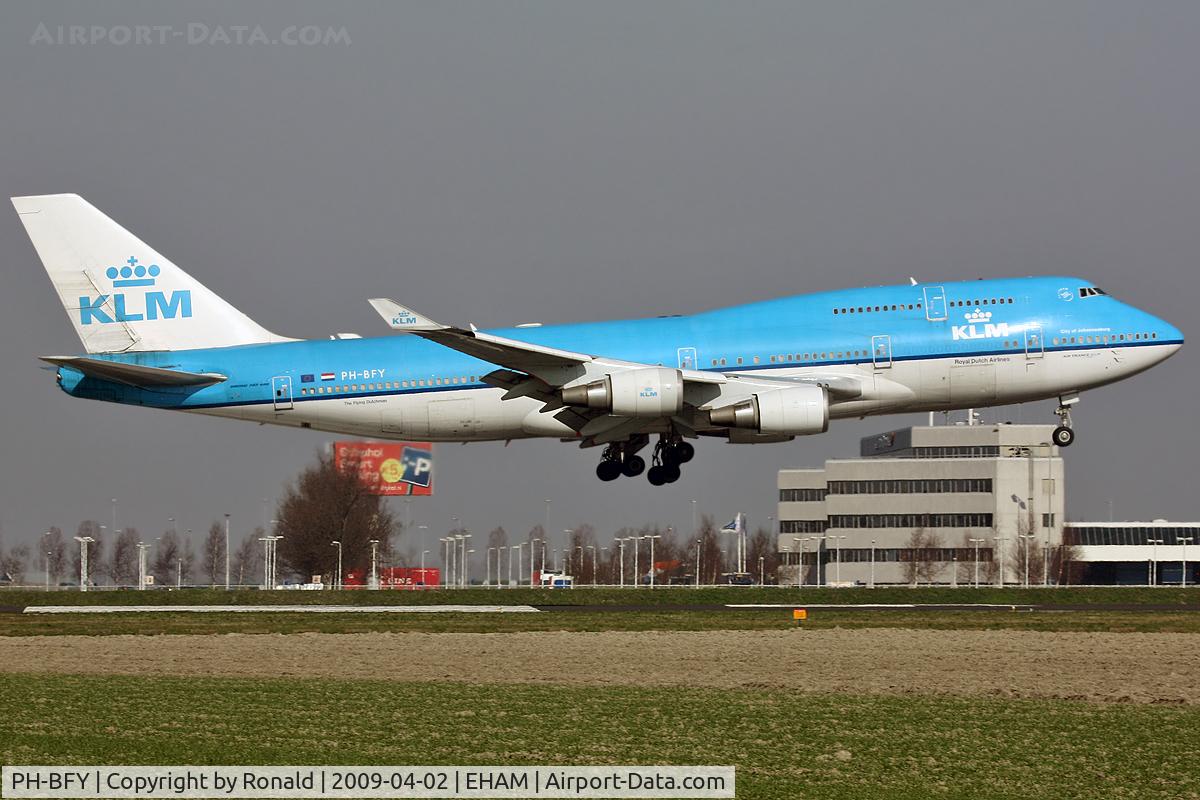 PH-BFY, 2002 Boeing 747-406BC C/N 30455, at spl
