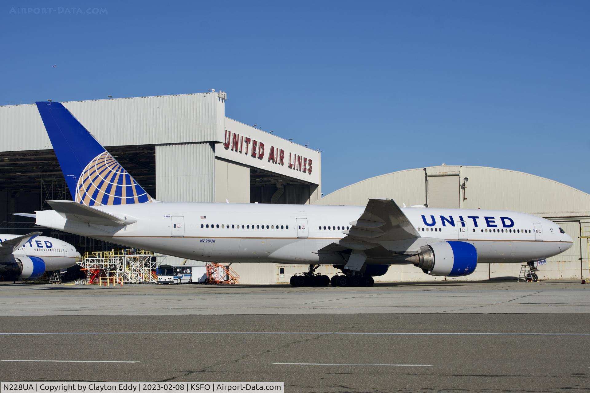 N228UA, 2002 Boeing 777-222 C/N 30556, SFO 2023.