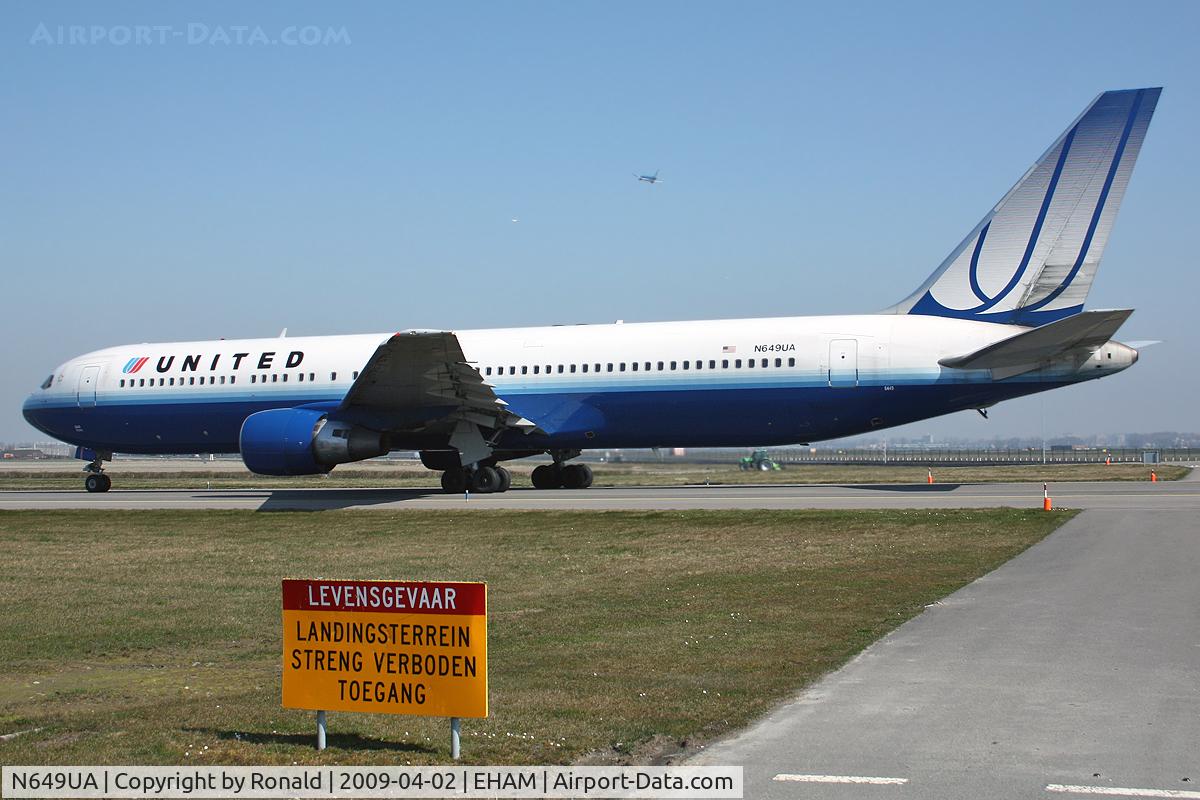 N649UA, 1992 Boeing 767-322 C/N 25286, at spl