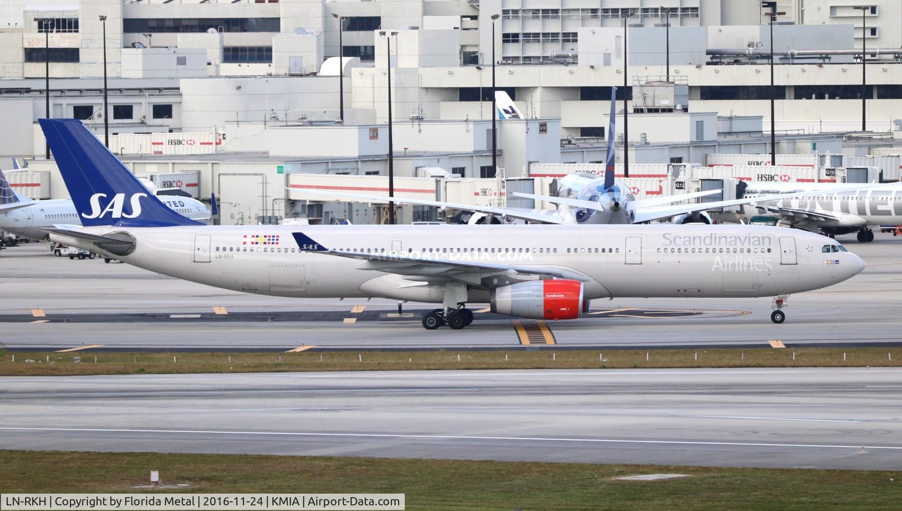 LN-RKH, 2002 Airbus A330-343 C/N 497, SAS A333 zx