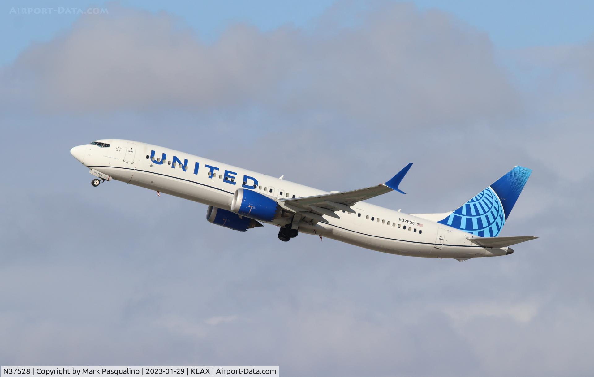 N37528, 2021 Boeing 737-9 MAX C/N 64502, Boeing 737-9 MAX