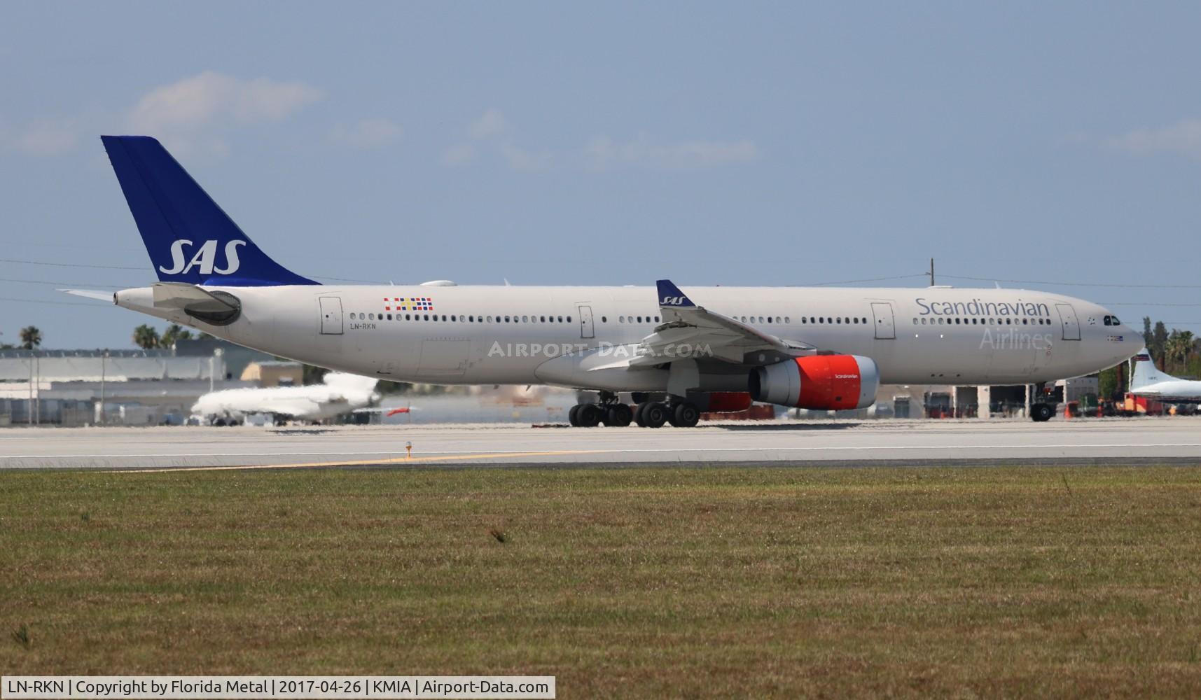 LN-RKN, 2003 Airbus A330-343X C/N 568, SAS A333 zx