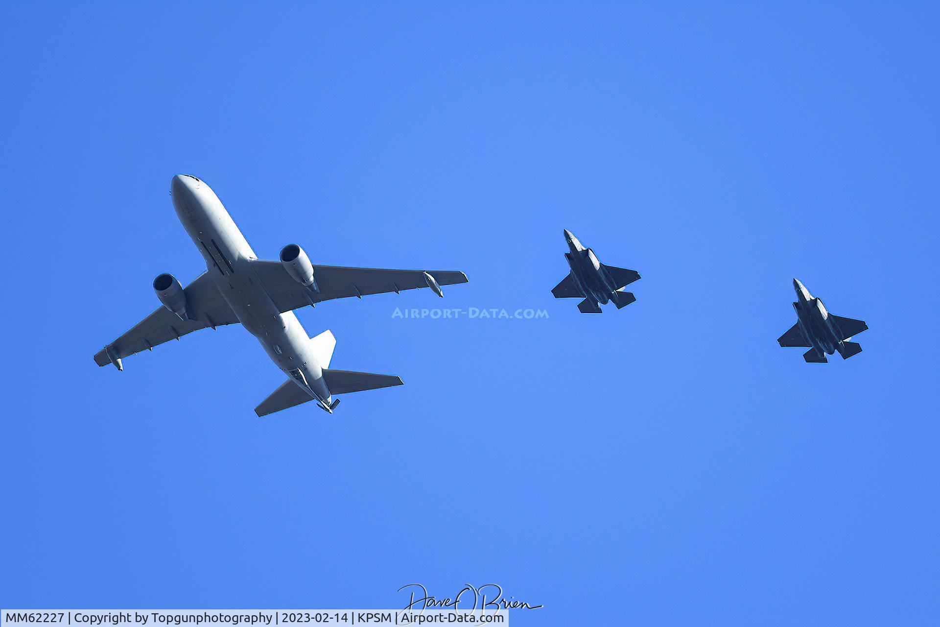 MM62227, 2005 Boeing KC-767A C/N 33687, IAM1431 inbound on the overhead with 2 F-35A's
