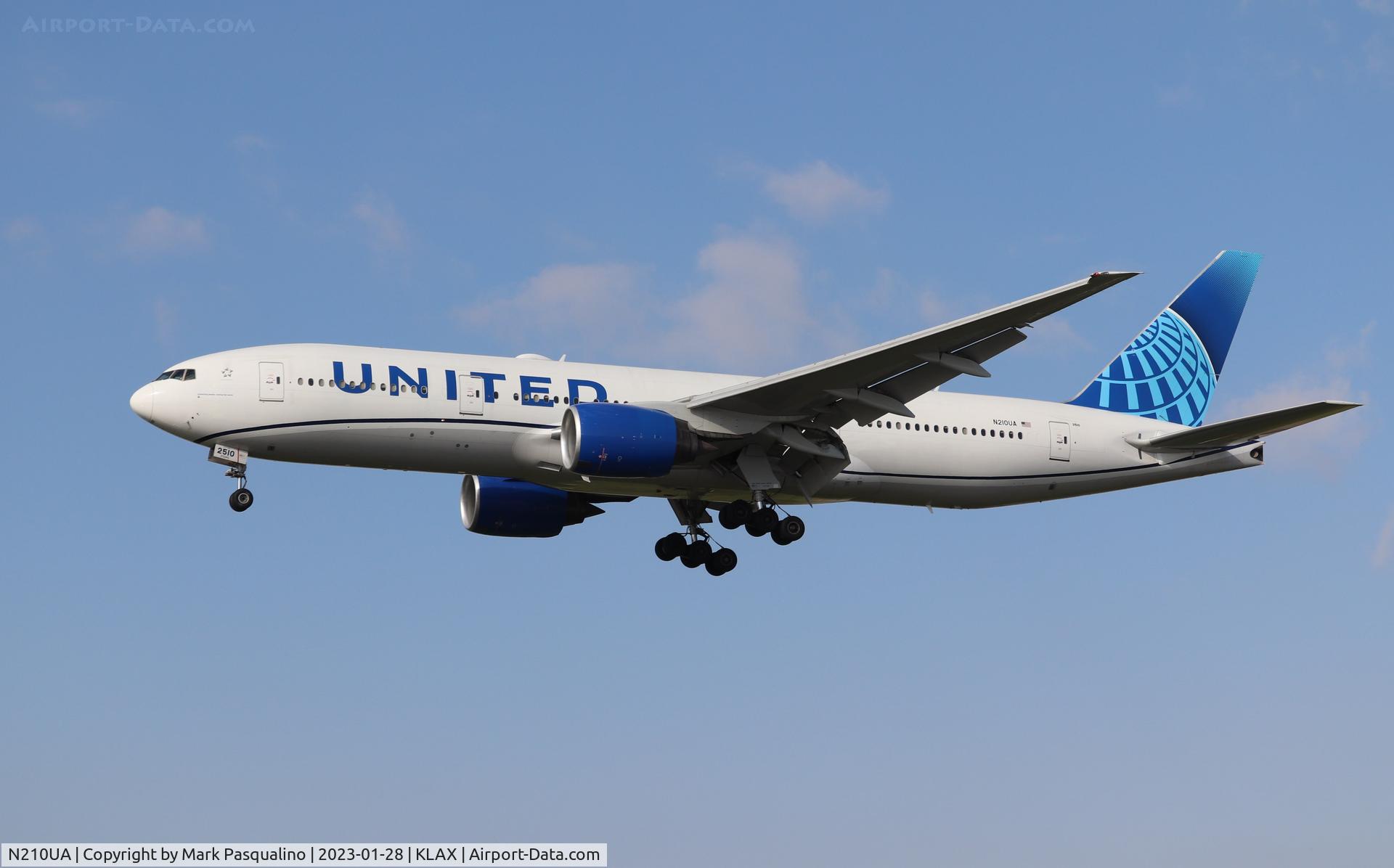 N210UA, 2000 Boeing 777-222 C/N 30216, Boeing 777-222