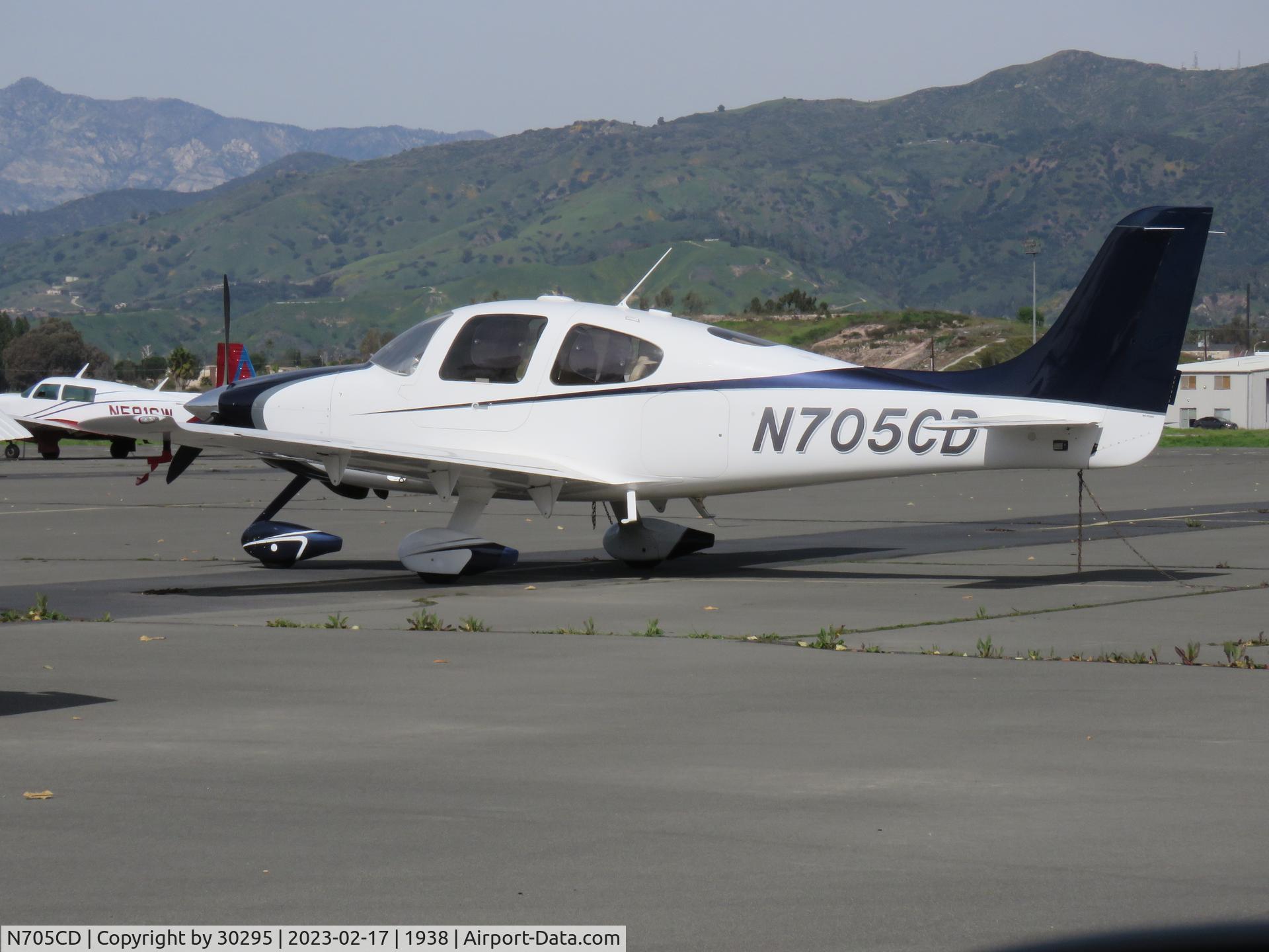 N705CD, 2001 Cirrus SR22 C/N 0005, Parked