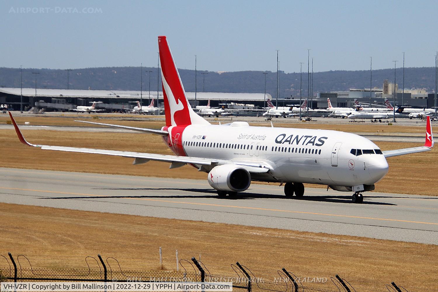 VH-VZR, 2011 Boeing 737-838 C/N 34193, QF938 to BNE