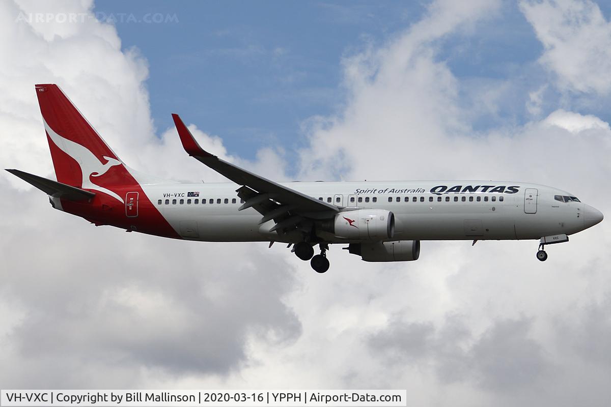 VH-VXC, 2001 Boeing 737-838 C/N 30897, finals to 21