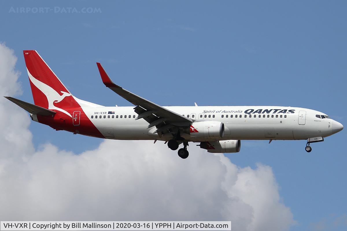 VH-VXR, 2003 Boeing 737-838 C/N 33724, finals to 21