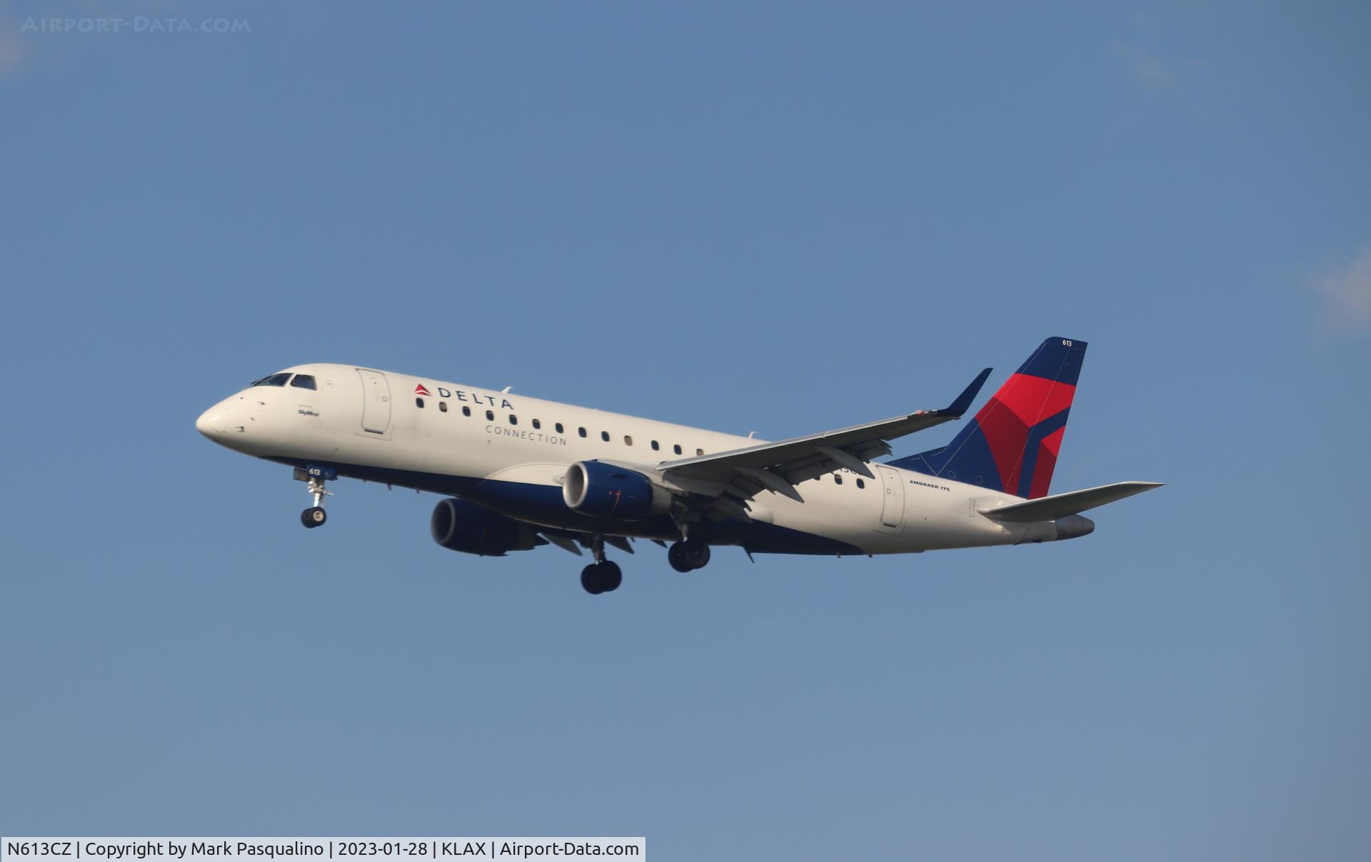 N613CZ, 2008 Embraer 175LR (ERJ-170-200LR) C/N 17000203, ERJ-170-200LR