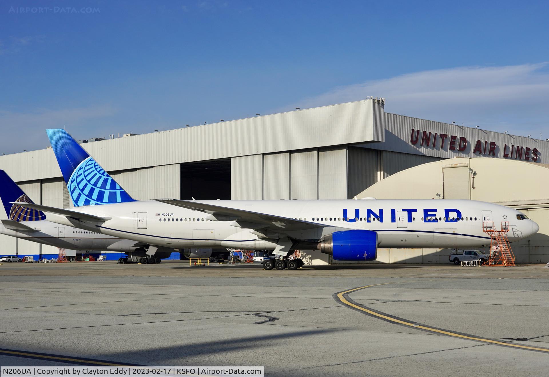N206UA, 1999 Boeing 777-222/ER C/N 30212, SFO 2023.