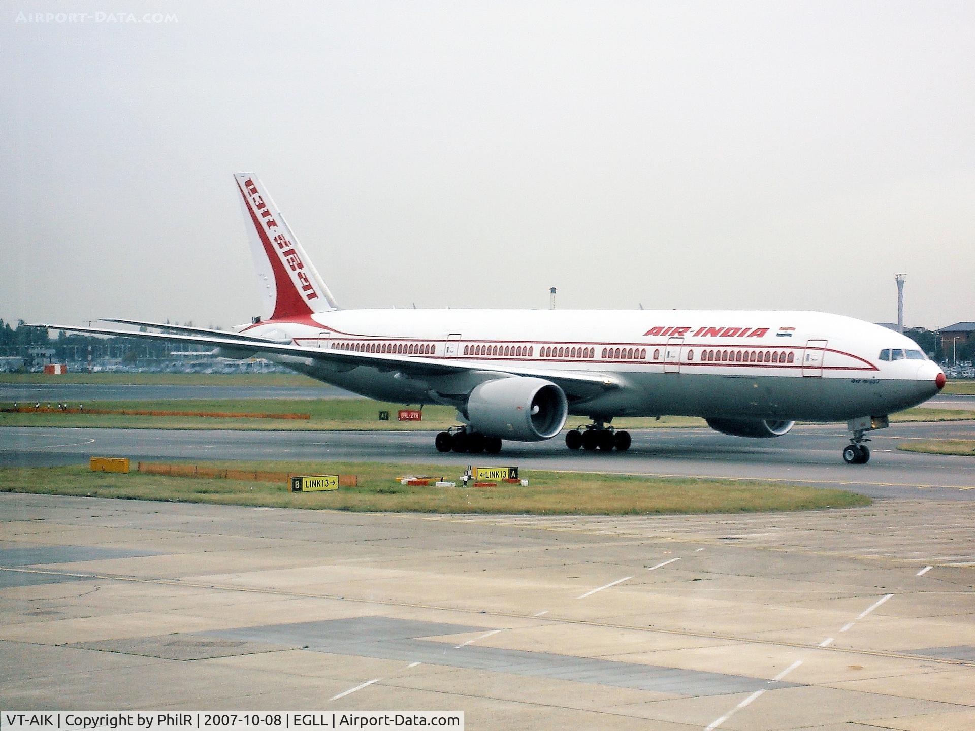 VT-AIK, 1999 Boeing 777-222 C/N 28714, VT-AIK 1999 B777-200 Air India LHR