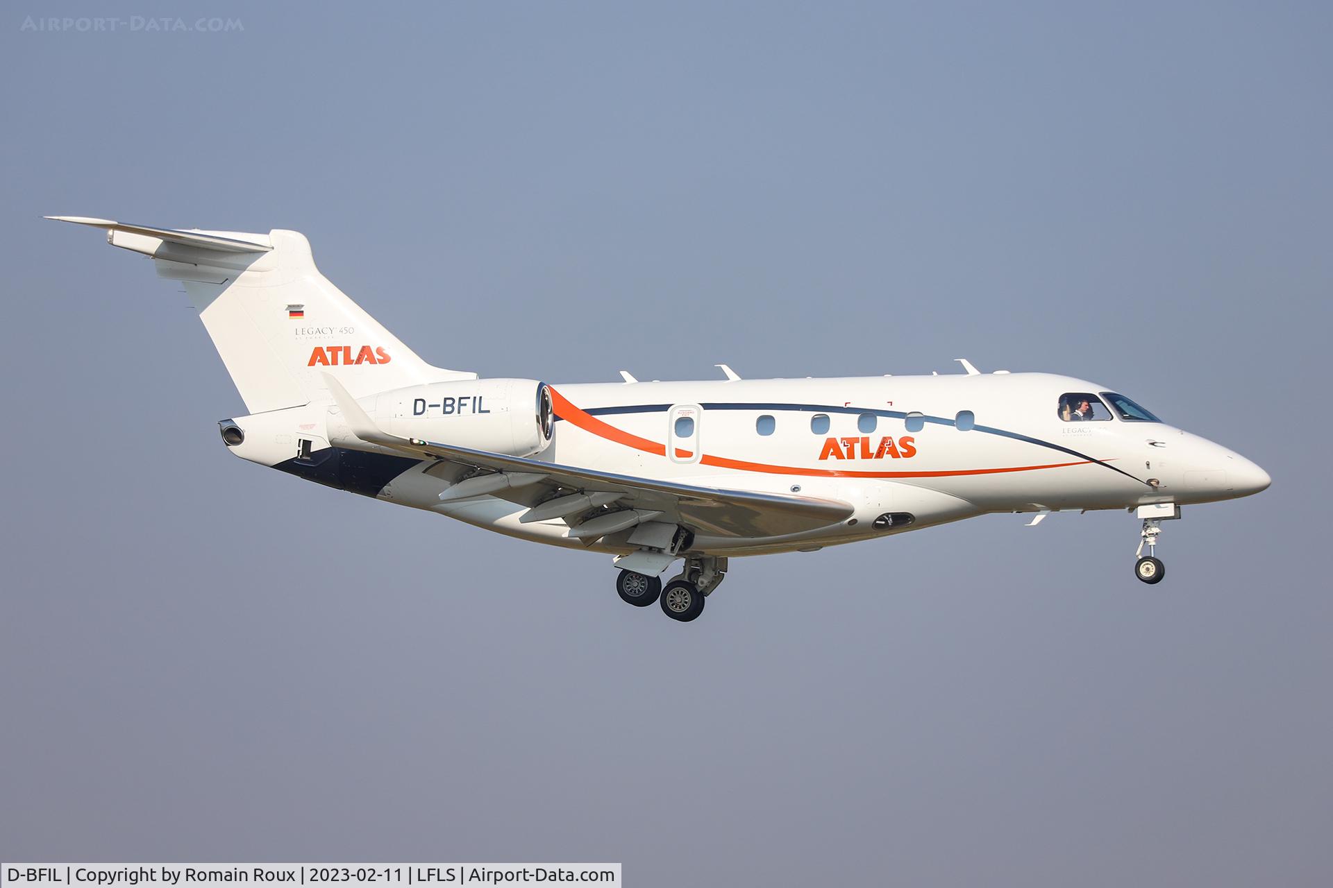 D-BFIL, 2016 Embraer EMB-545 Legacy 450 C/N 55010015, Landing