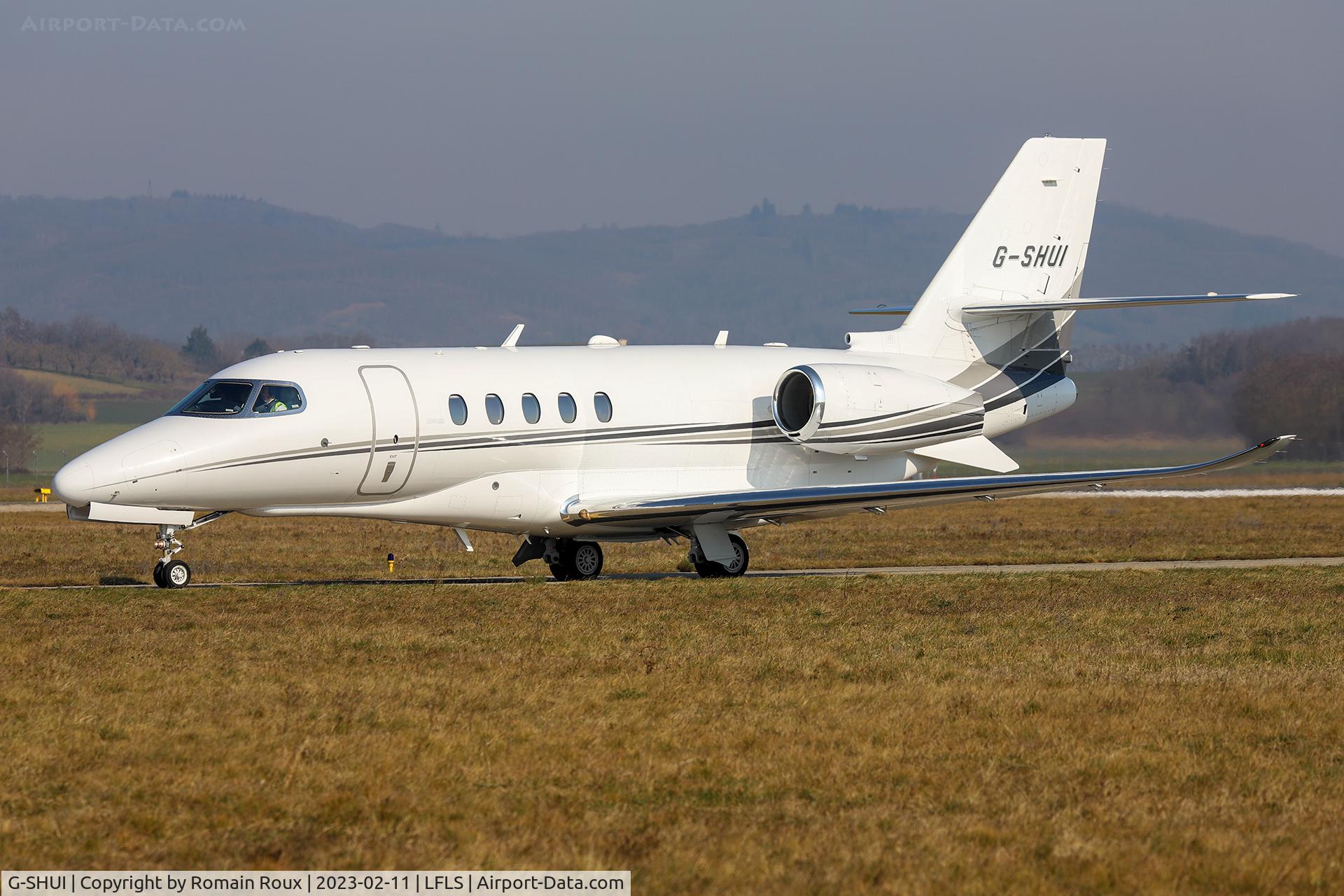 G-SHUI, 2017 Cessna 680A Citation Latitude C/N 680A-0102, Taxiing