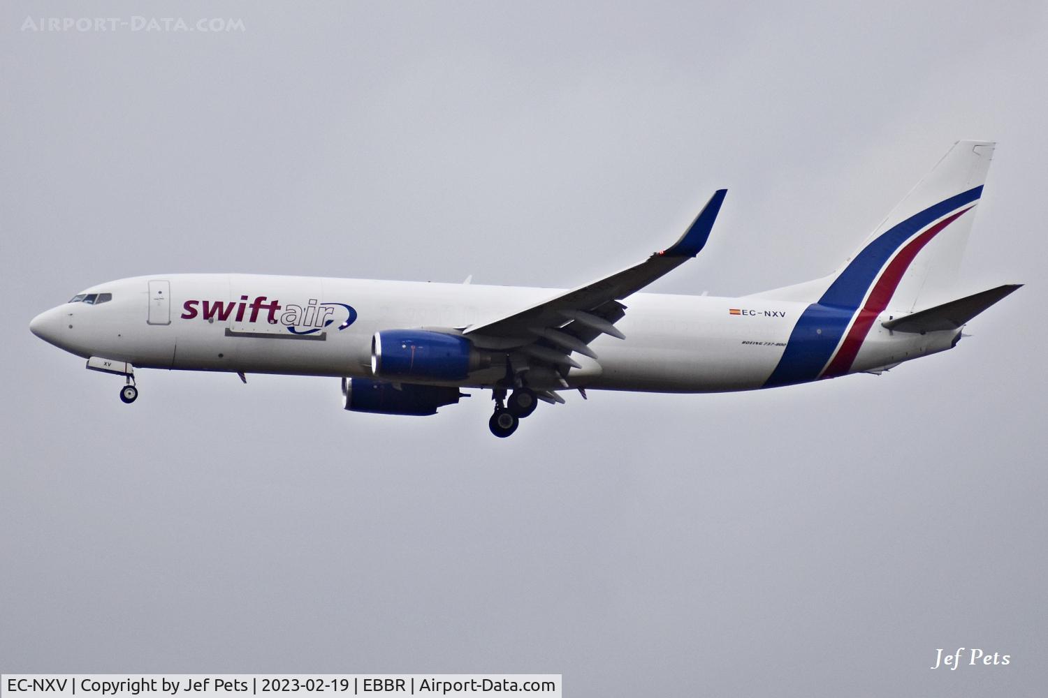 EC-NXV, 2004 Boeing 737-8FE C/N 33799, Final approach to Brussels Airport.