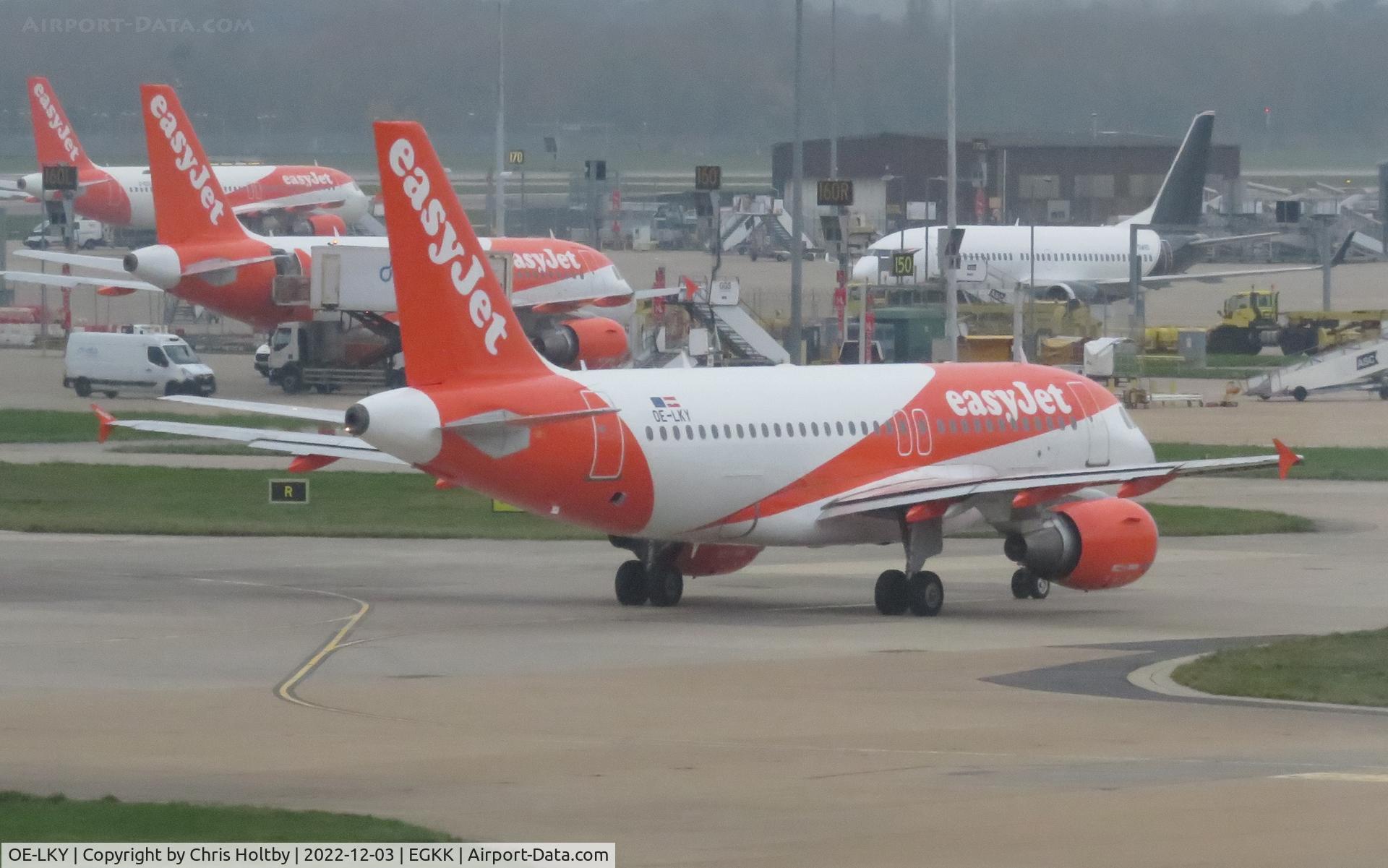 OE-LKY, 2011 Airbus A319-111 C/N 4778, Taxiing for take-off at LGW