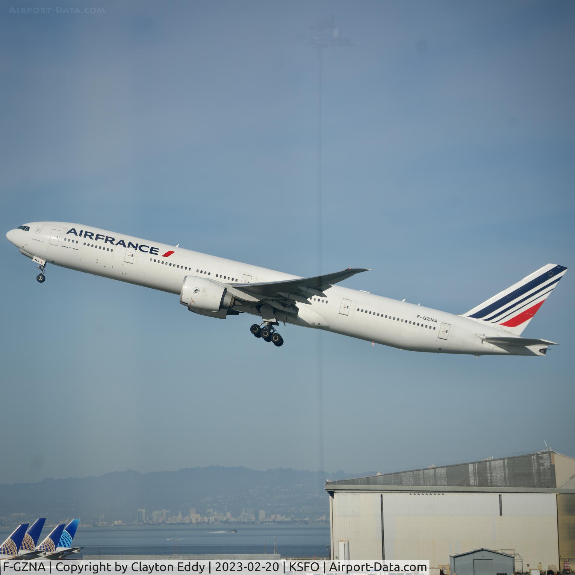 F-GZNA, 2007 Boeing 777-328/ER C/N 35297, SFO 2023.