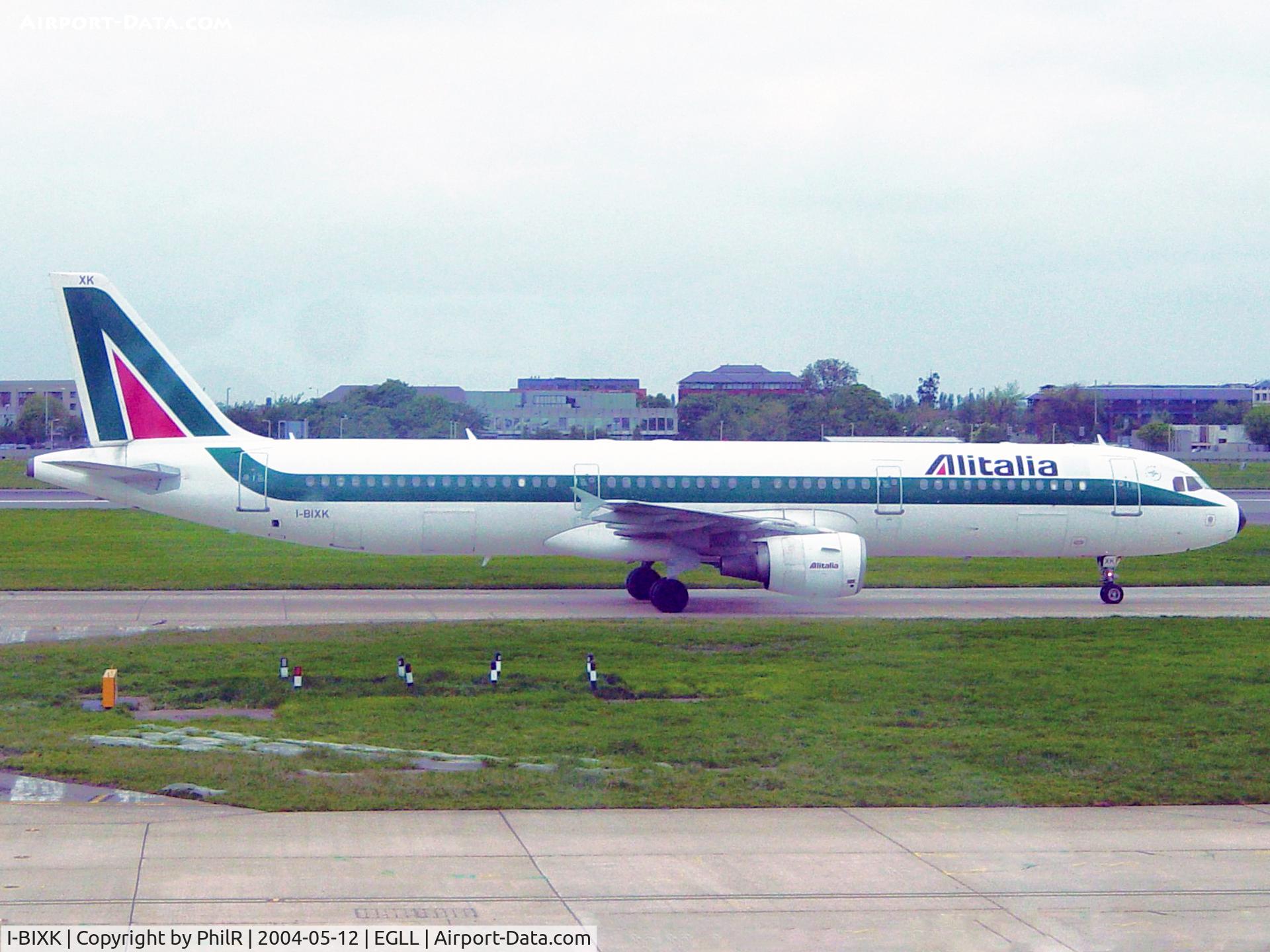 I-BIXK, 2000 Airbus A321-112 C/N 1220, I-BIXK 2000 A321-100 Alitalia LHR