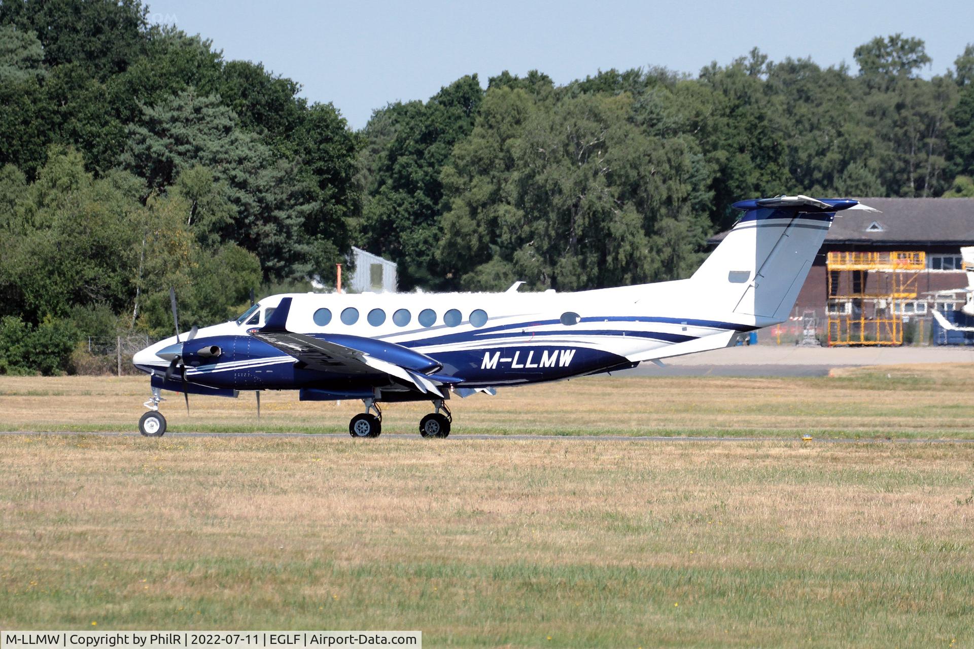 M-LLMW, 2016 Beechcraft B300 Super King Air 350 C/N FL-1080, M-LLMW 2016 Beech B300 King Air 350 Farnborough