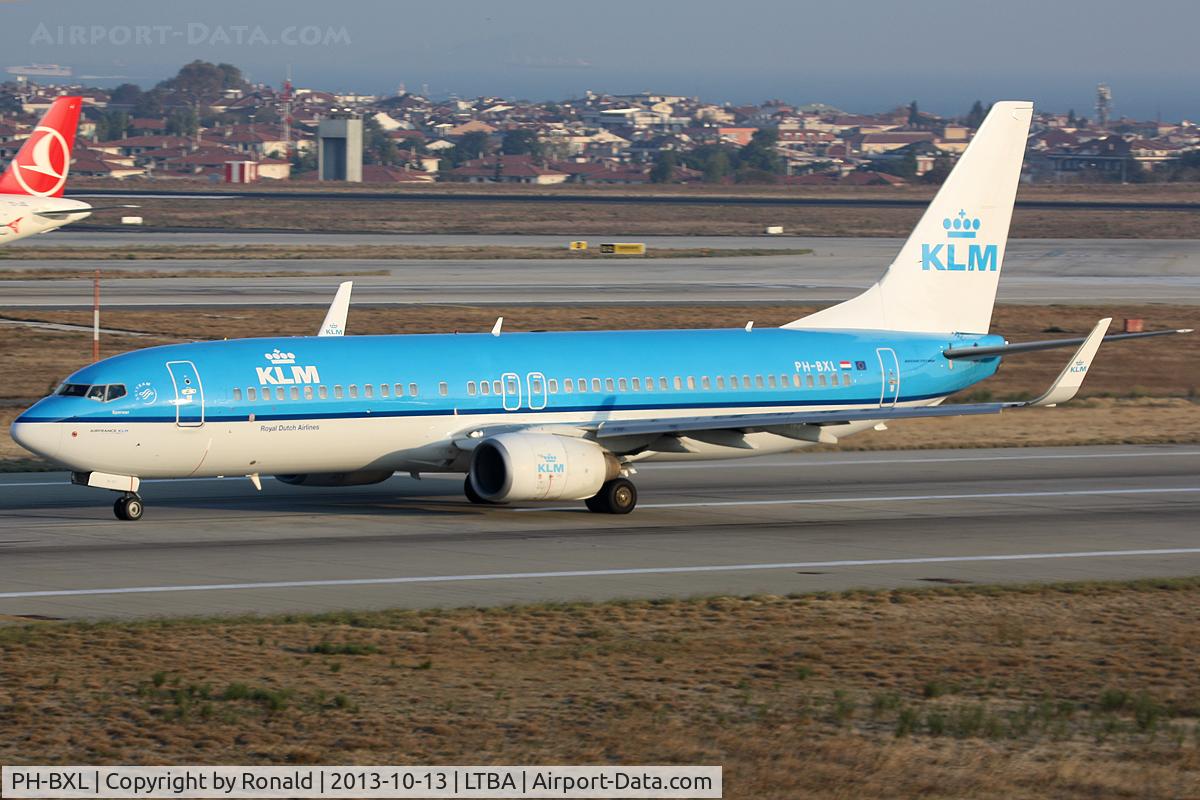 PH-BXL, 2000 Boeing 737-8K2 C/N 30359, at ist