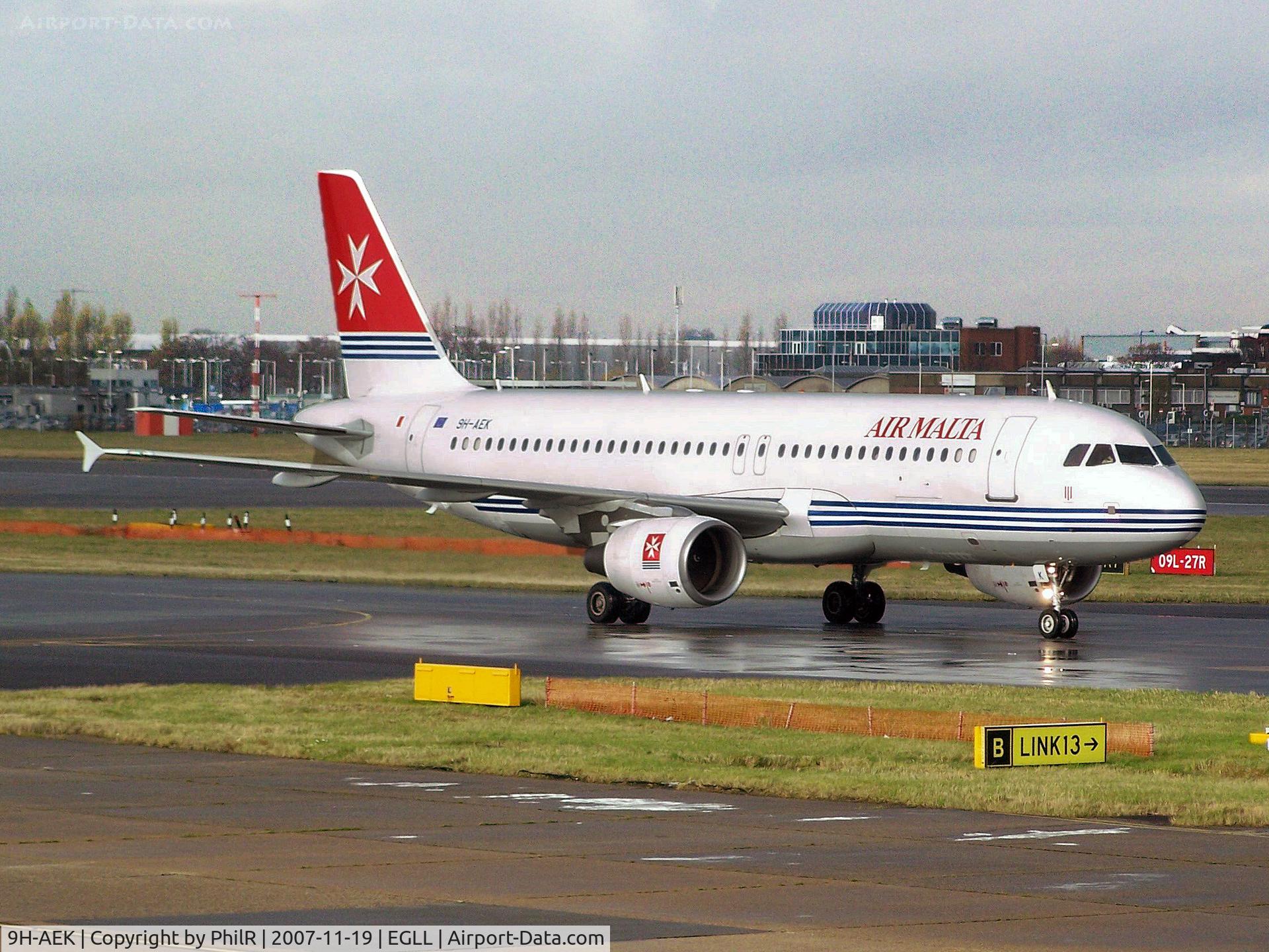 9H-AEK, 2004 Airbus A320-211 C/N 2291, 9H-AEK 2004 A320-200 Air Malta LHR