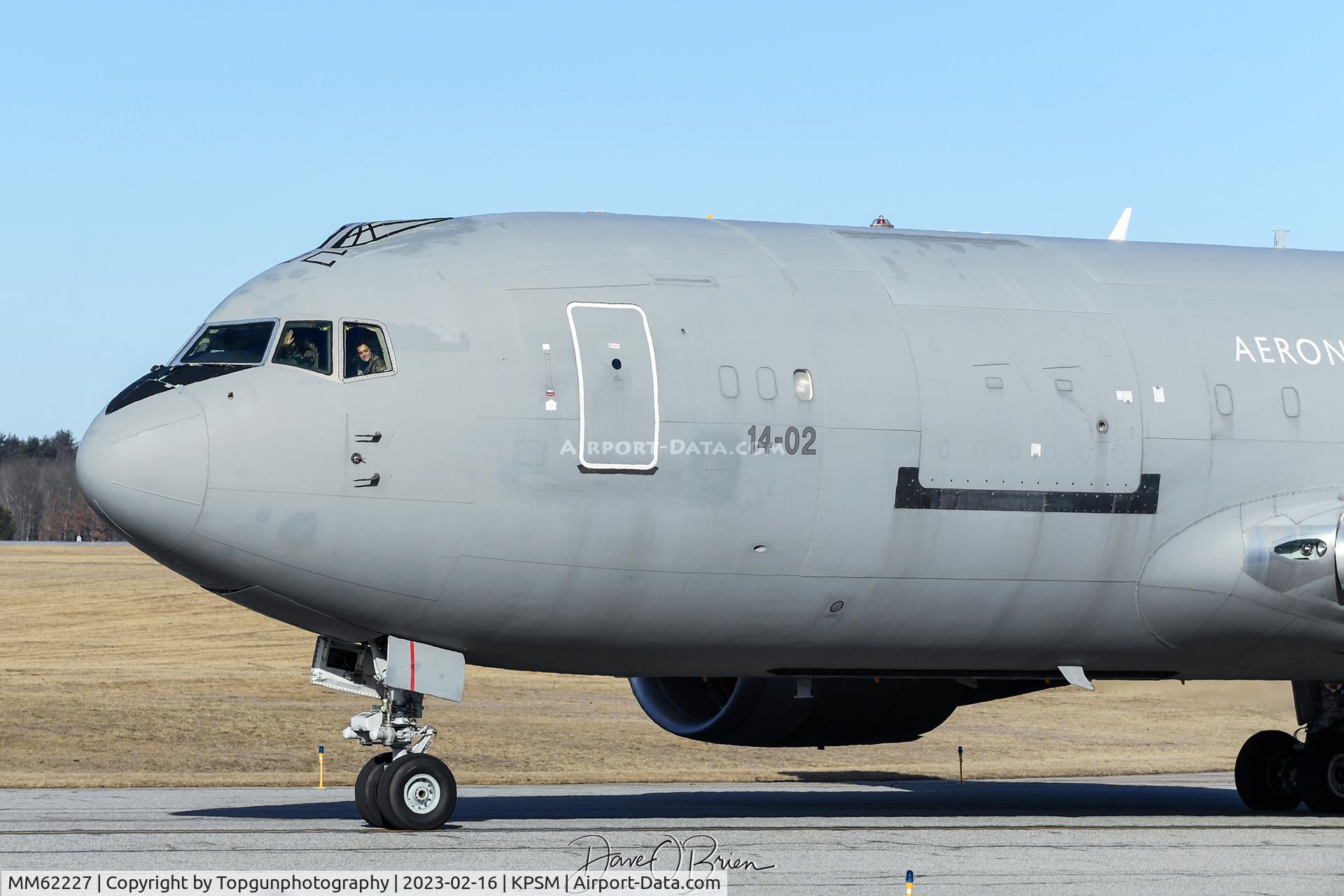 MM62227, 2005 Boeing KC-767A C/N 33687, Italian Tanker pilots waiving at the crowd.