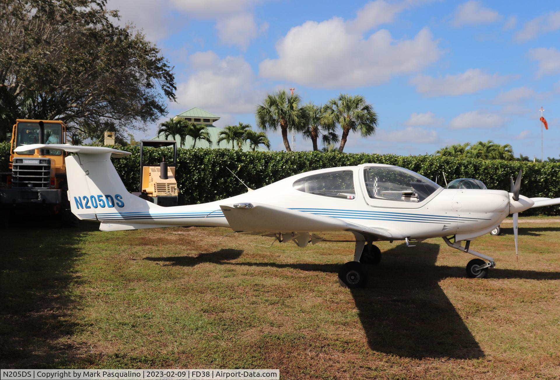 N205DS, 2002 Diamond DA-40 Diamond Star C/N 40.205, Diamond DA-40